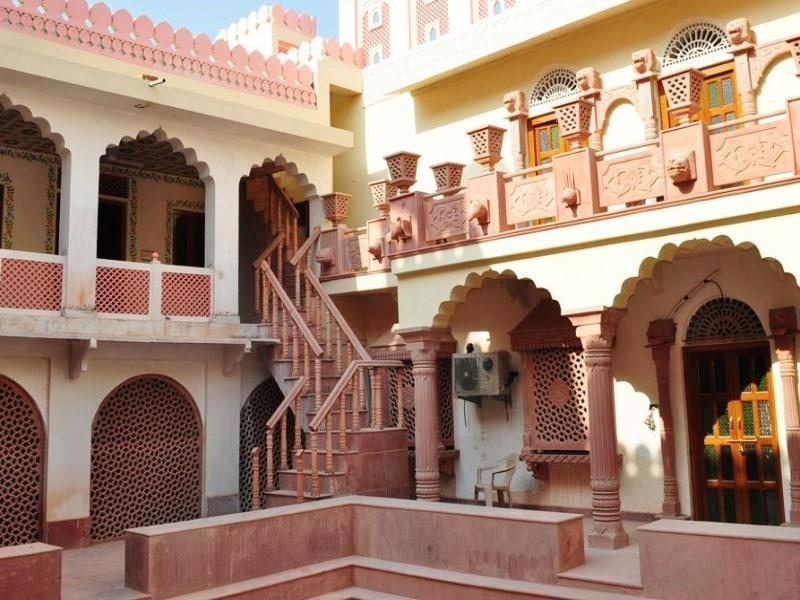 Hotel Suroth Mahal Luharu Bagian luar foto